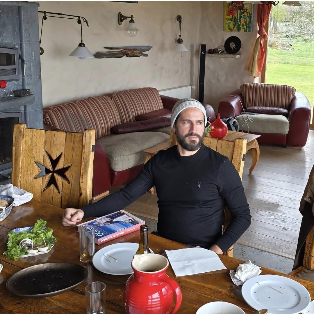 Expresso Futuro — Estônia, casa rústica